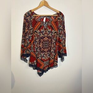 Unique Spectrum Bohemian Paisley Women's Top Blouse Size 1X asymmetrical hem